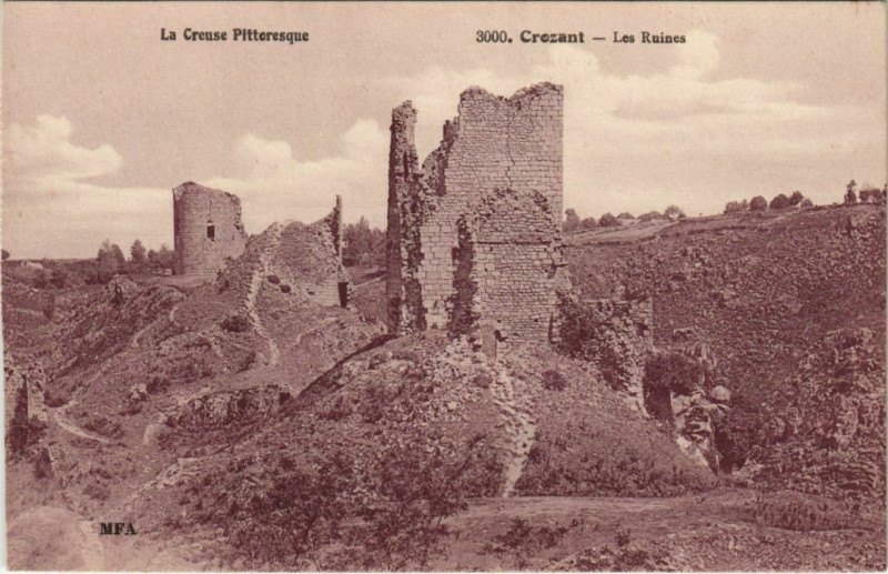 Carte postale ancienne Crozant Les Ruines à Crozant