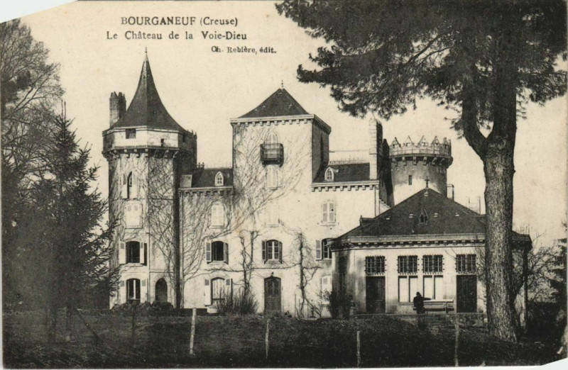Carte postale ancienne Bourganeuf Le Chateau de la Voie-Dieu à Bourganeuf