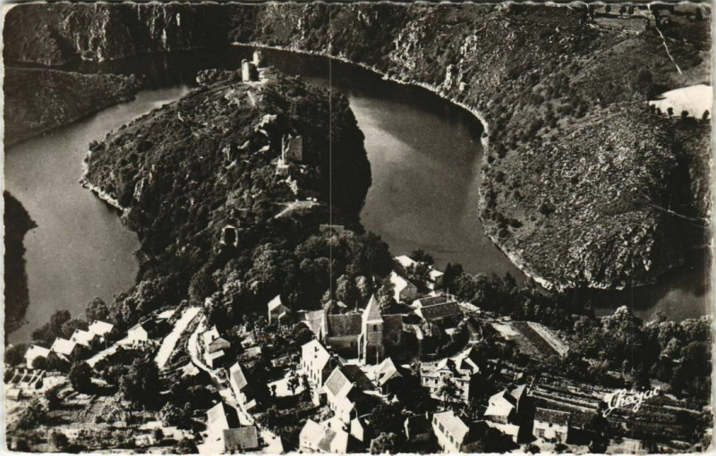 Carte postale ancienne Crozant La Presqu'Ile de Crozant et ses Ruines à Crozant