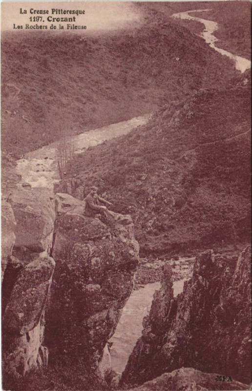 Carte postale ancienne Crozant Les Rochers de la Fileuse à Crozant