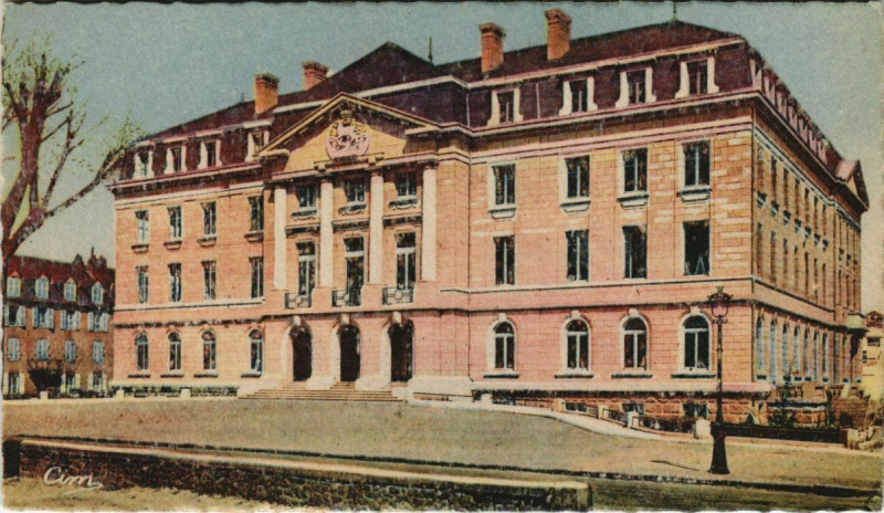 Carte postale ancienne Gueret L'Hotel de Ville