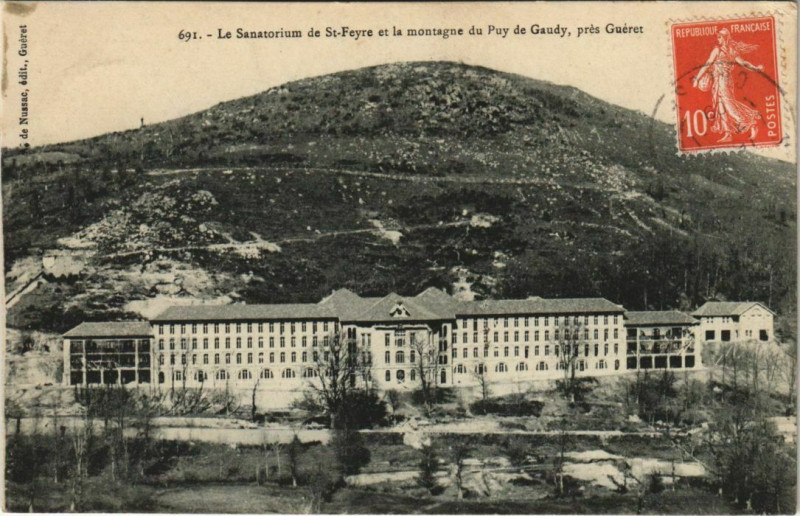 Carte postale ancienne Sainte-Feyre Le Sanatorium et la Montagne du Puy de Gaudy à Sainte-Feyre