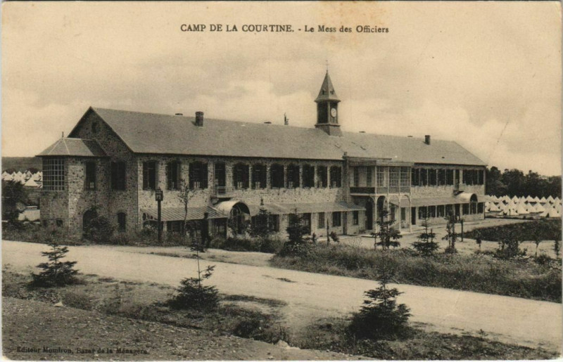 Carte postale ancienne La Courtine Camp de La Courtine - Le Mess des Officiers à La Courtine