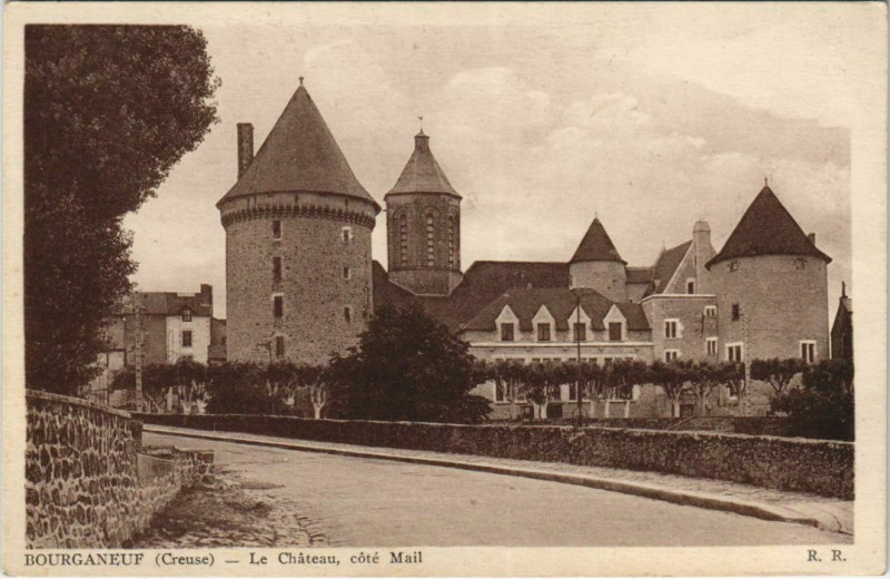 Carte postale ancienne Bourganeuf Le Chateau - Cote Mail à Bourganeuf
