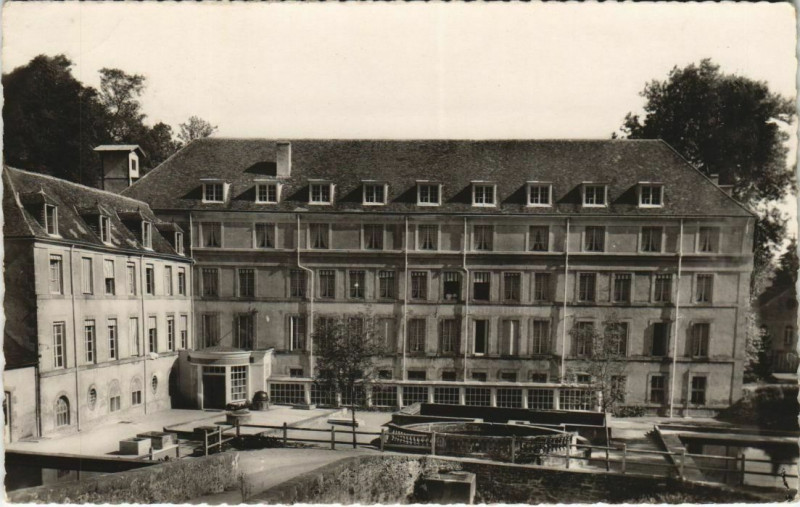 Carte postale ancienne Evaux-les-Bains L'Etablissement Thermal