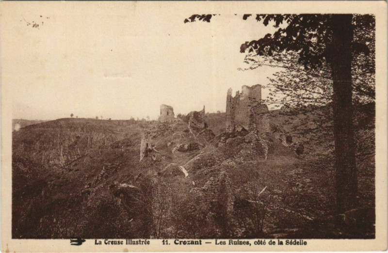 Carte postale ancienne Crozant Les Ruines - Cote de la Sedelle à Crozant