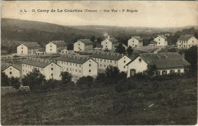 Carte postale ancienne La Courtine Camp de La Courtine - Une Vue - 2e Brigade à La Courtine