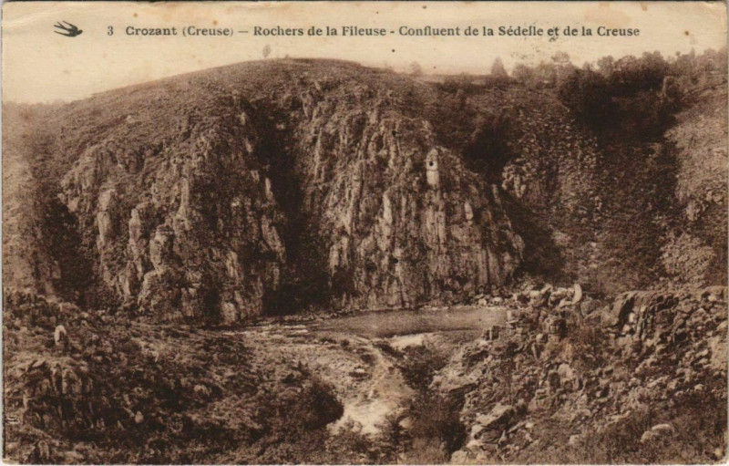 Carte postale ancienne Crozant Rochers de la Fileuse - Confluent la Sedelle et la Creuse à Crozant