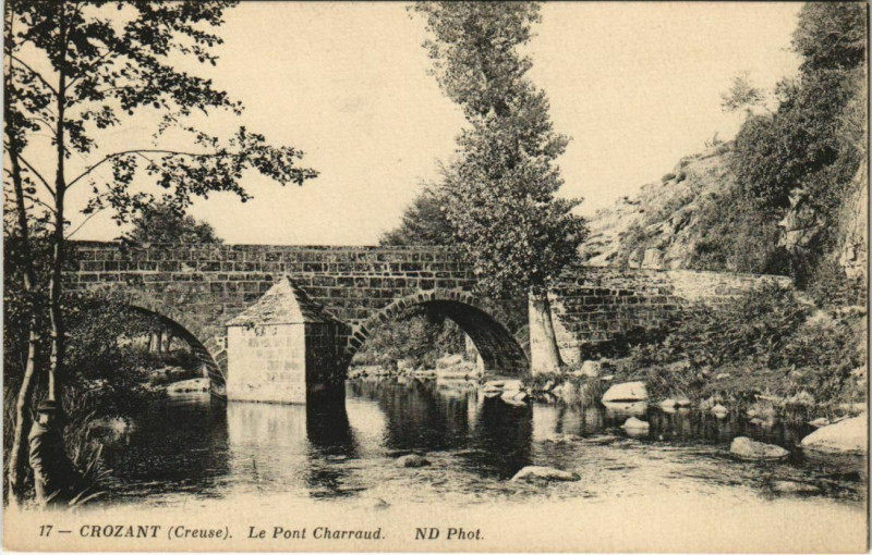 Carte postale ancienne Crozant Le Pont Charraud à Crozant