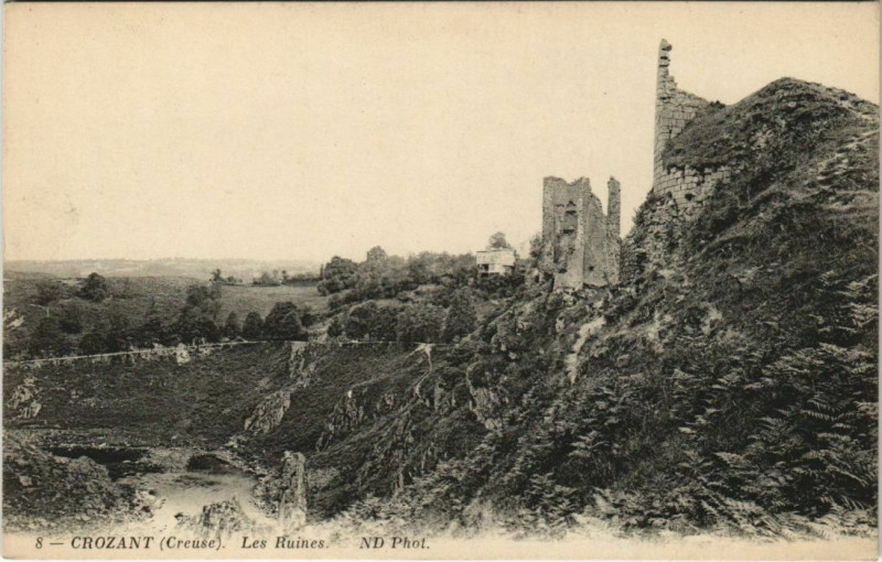 Carte postale ancienne Crozant Les Ruines à Crozant