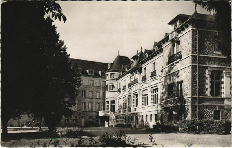 Carte postale ancienne Evaux-les-Bains Le Grand-Hotel