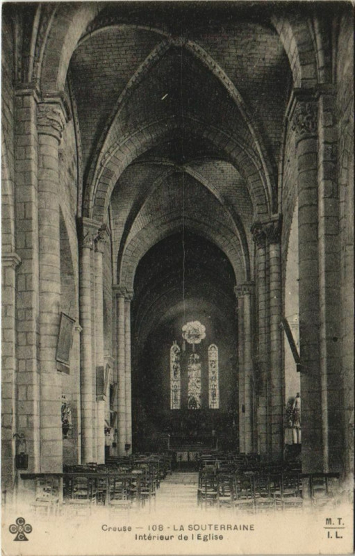 Carte postale ancienne La Souterraine Interieur de l'Eglise à La Souterraine