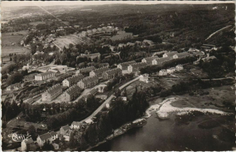 Carte postale ancienne La Courtine Vue Generale Aerienne du Camp à La Courtine