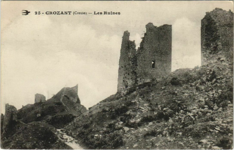 Carte postale ancienne Crozant Les Ruines à Crozant