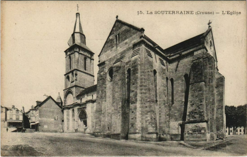 Carte postale ancienne La Souterraine L'Eglise à La Souterraine