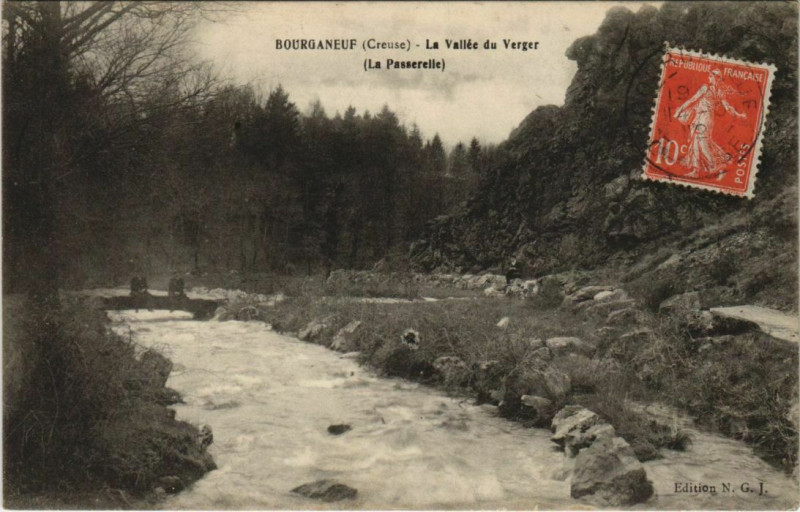 Carte postale ancienne Bourganeuf La Valle du Verger - La Passerelle à Bourganeuf