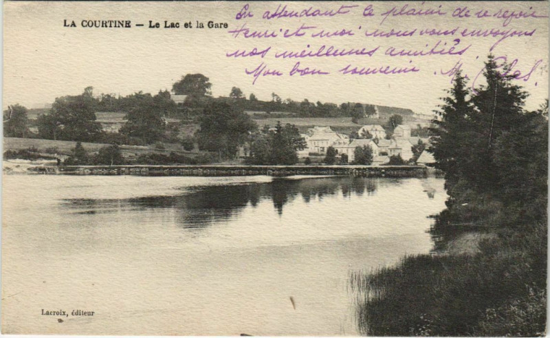 Carte postale ancienne La Courtine Le Lac et la Gare à La Courtine
