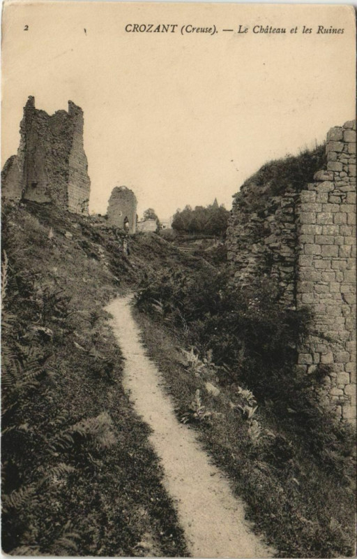 Carte postale ancienne Crozant Le Chateau et les Ruines à Crozant