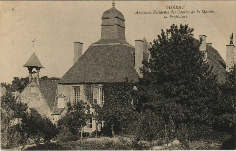 Carte postale ancienne Gueret Ancienne Residence des Comtes de la Marche - La Prefecture