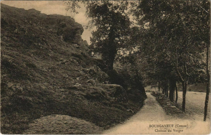 Carte postale ancienne Bourganeuf Chemin du Verger à Bourganeuf