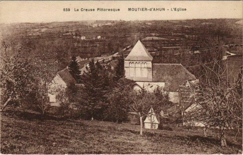 Carte postale ancienne Moutier-d'Ahun L'Eglise à Ahun