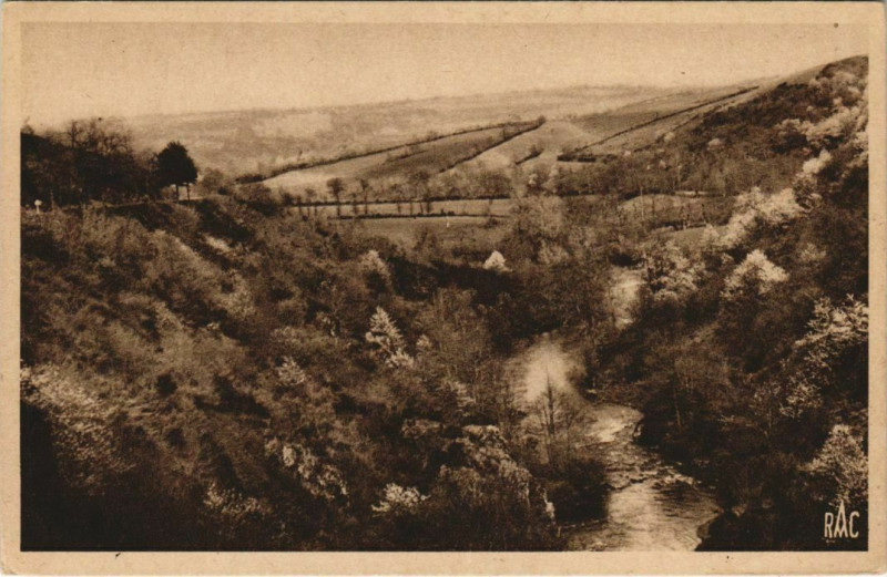 Carte postale ancienne Chambon-sur-Voueize Vallee de la Tardes à Chambon-sur-Voueize