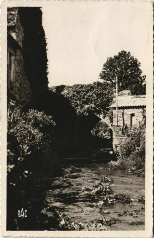 Carte postale ancienne Auzances Vallee de la Noisette à Auzances