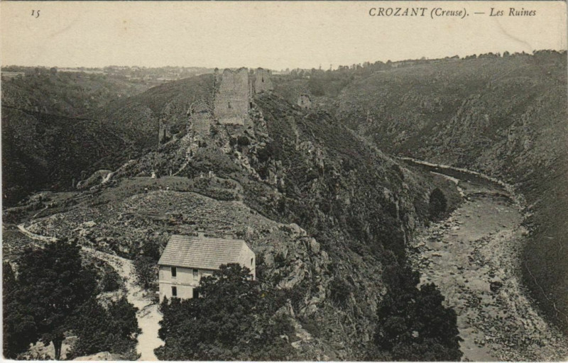 Carte postale ancienne Crozant Les Ruines à Crozant