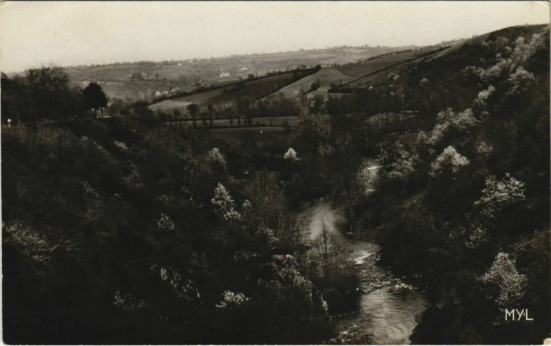 Carte postale ancienne Chambon-sur-Voueize Vallee de la Tardes à Chambon-sur-Voueize