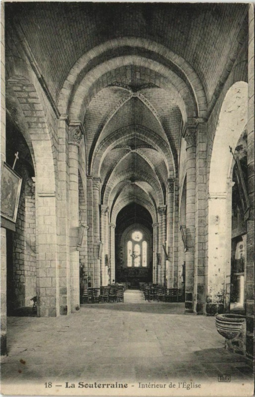 Carte postale ancienne La Souterraine Interieur de l'Eglise à La Souterraine