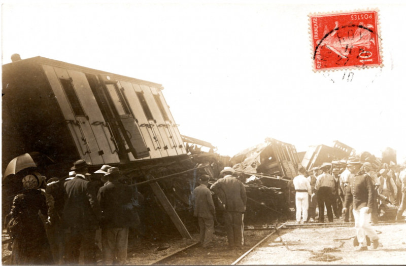 Carte postale ancienne Déraillement de train à Saujon