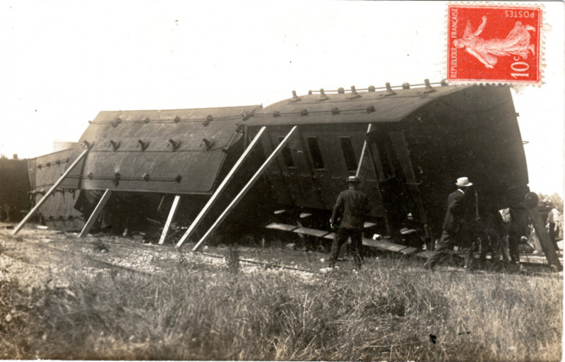 Carte postale ancienne Déraillement de train à Saujon
