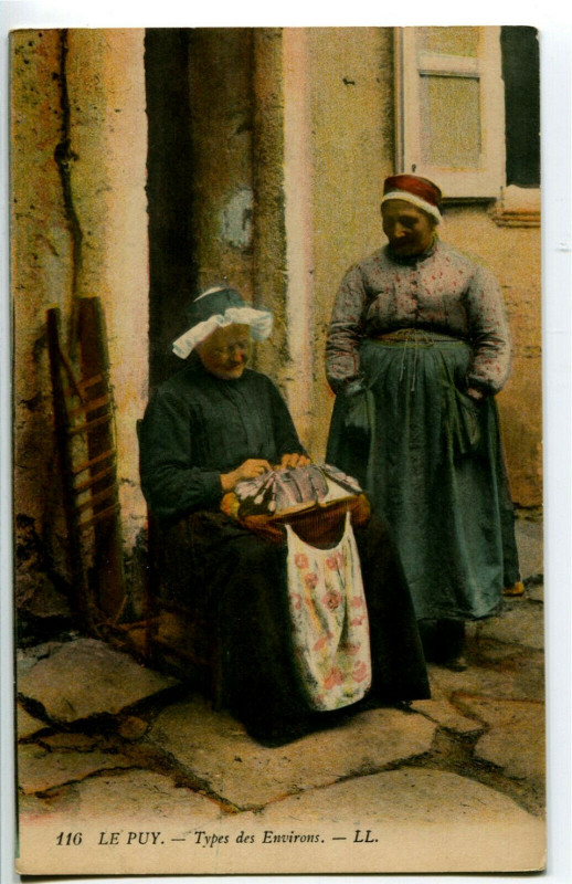 Carte postale ancienne Haute-Loire Le Puy Types des environs