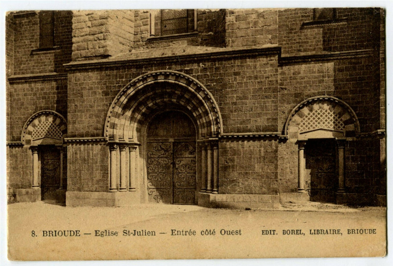 Carte postale ancienne Haute-Loire Brioude Eglise Saint-julien Entrée Côté Ouest à Brioude