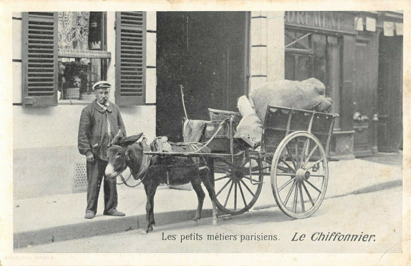 Carte postale ancienne Les Petits Metiers Parisiens Le Chiffonnier