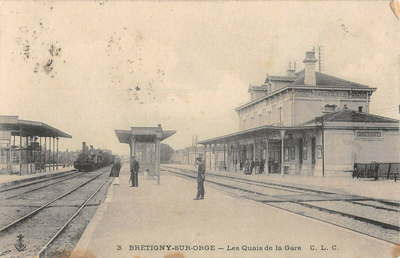 Carte postale ancienne Bretigny Sur Orge Les Quais De La Gare (Train à Igny
