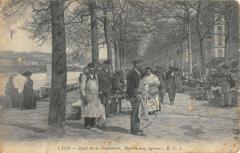Carte postale ancienne Lyon Quai Guillotiere Marche Aux Legumes à Lyon