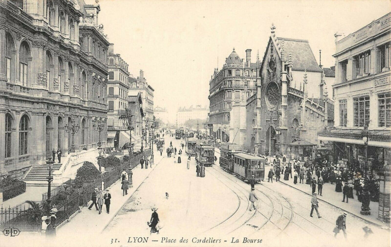 Carte postale ancienne Lyon Place Des Cordeliers La Bourse à Lyon 2e Arrondissement