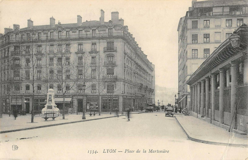 Carte postale ancienne Lyon Place De La Martiniere à Lyon