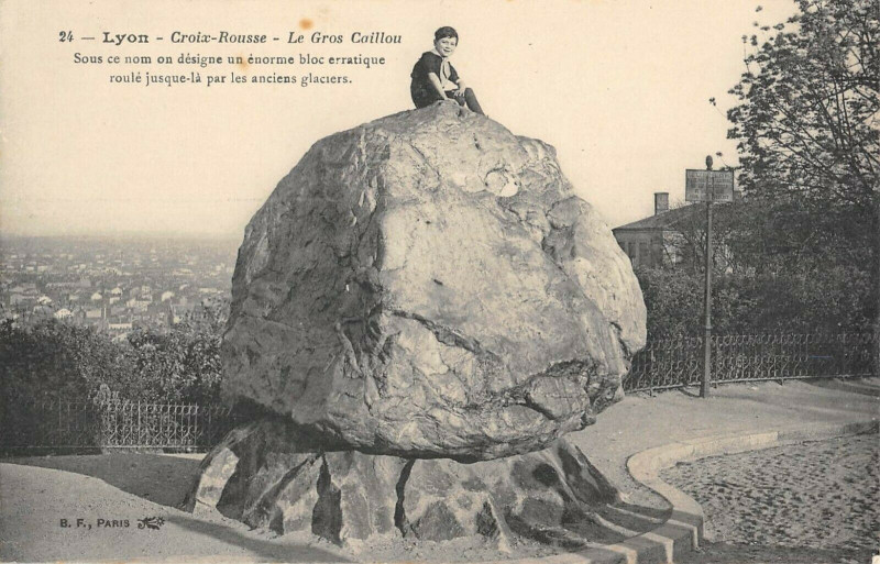 Carte postale ancienne Lyon Croix Rousse Le Gros Caillou à Lyon