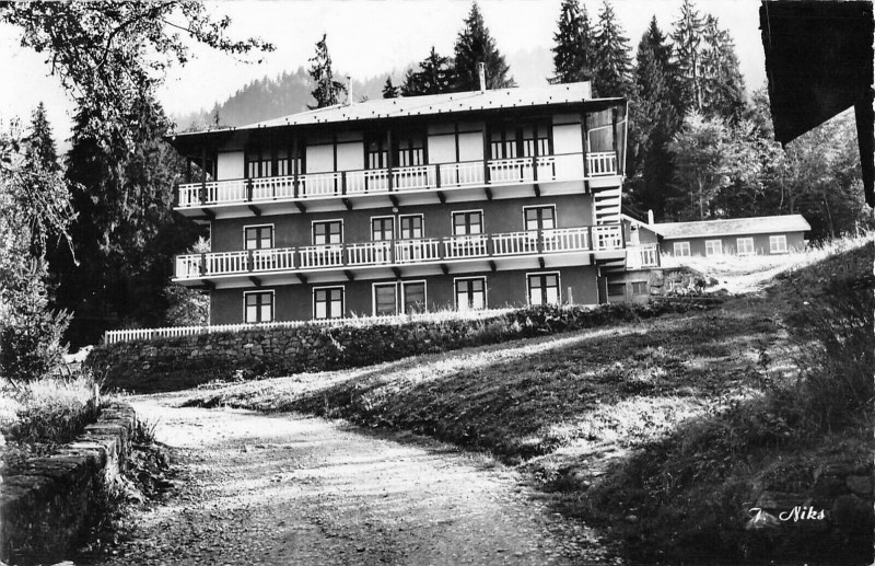 Carte postale ancienne Samoens Le Chalet S.N.C.F.