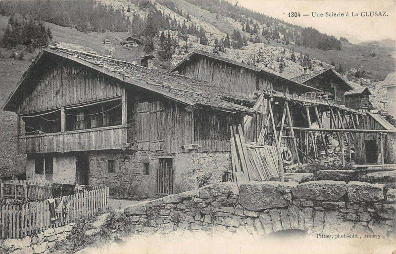 Carte postale ancienne Une Scierie A La Clusaz à La Clusaz