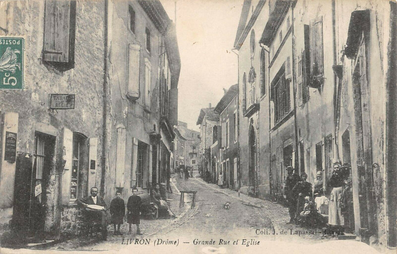 Carte postale ancienne Livron Grande Rue Et Eglise