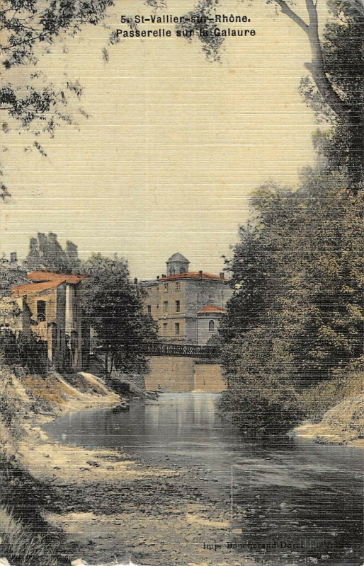 Carte postale ancienne Saint Vallier Sur Rhone Passerelle Sur La Galaure (cpa toilée à Saint-Vallier