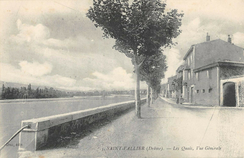 Carte postale ancienne Saint Vallier Drome Les Quais Vue Generale à Saint-Vallier