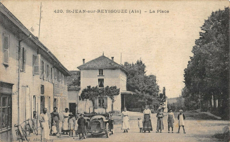 Carte postale ancienne Saint Jean Sur Reyssouze La Place à Reyssouze