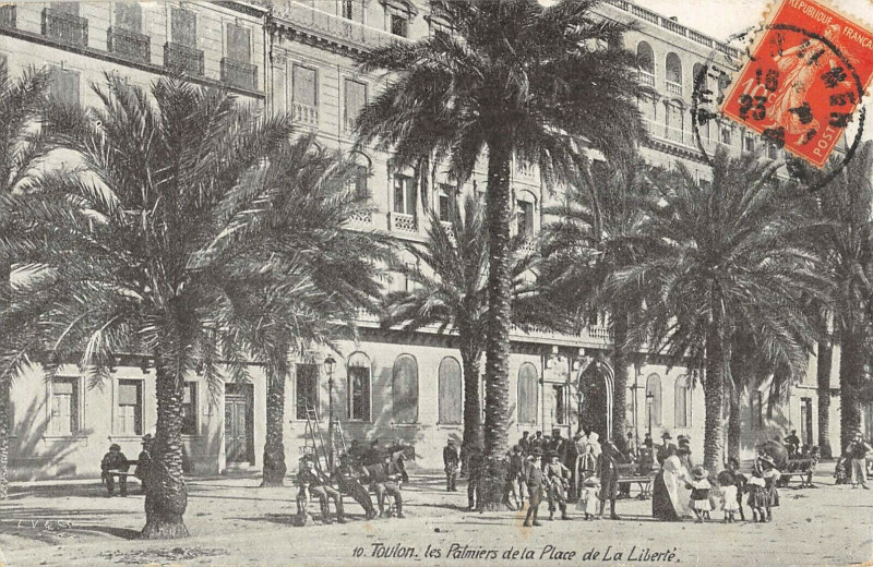 Carte postale ancienne Toulon Les Palmiers Place De La Liberte à Toulon