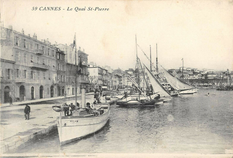 Carte postale ancienne Cannes Le Quai Saint Pierre à Cannes
