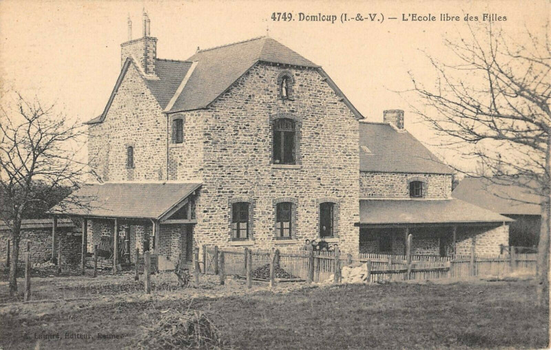 Carte postale ancienne Domloup Ecole Libre Des Filles à Domloup