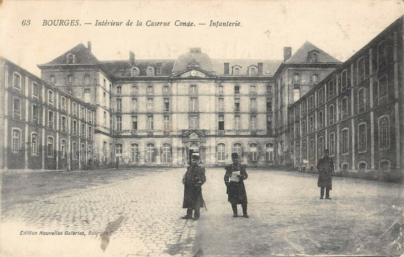 Carte postale ancienne Bourges Interieur De La Caserne Conde Infanterie à Bourges
